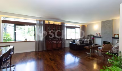 Casa á Venda no Brooklin com 314m², 4 quartos sendo 2 suítes, 4 vagas.