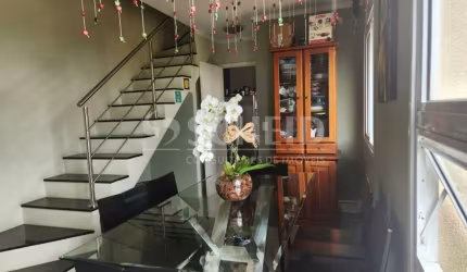 Casa em condomínio a venda, com 3 dormitórios e 2 vagas, na Vila Campo Grande.