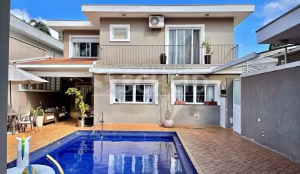 Casa a venda com 4 suítes e piscina na Granja Julieta