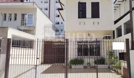 Casa à Venda na Vila Olímpia com 220m², 4 quartos, 1 suíte, 6 vagas.