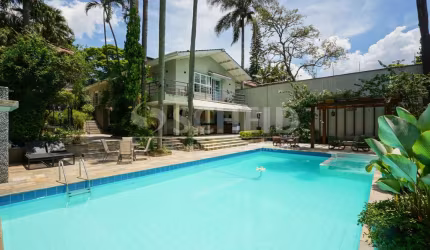 Casa reformada com 5 suítes e área de lazer no Alto da Boa Vista