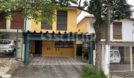 Sobrado no Brooklin - 3 Dormitórios, 1 Suíte e 2 Vagas de Garagem