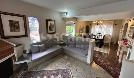 Casa à venda com 03 suítes e 02 vagas no Jardim Prudência