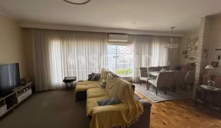 Casa à venda com 03 dormitórios e 04 vagas no Bosque da Saúde