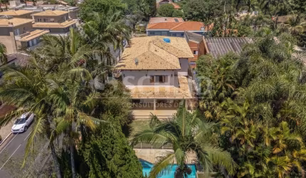 Casa á Venda no Brooklin com 485m², 7 quartos sendo 4 suítes, 8 vagas.