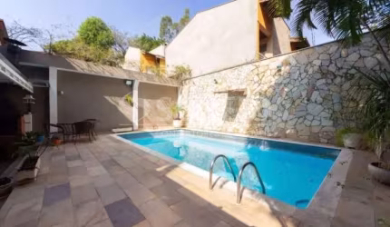 Casa Magnífica com Muita Luz Natural e Áreas de Lazer Espetaculares!
