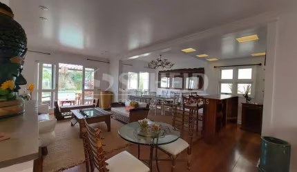Sobrado em Condomínio com 275m², Mobiliado,4 quartos, 2 suítes, sala , cozinha planejada, piscina.