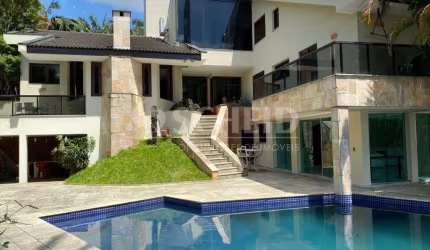 CASA DE ALTO PADRÃO COM 4 SUITES, 6 VAGAS