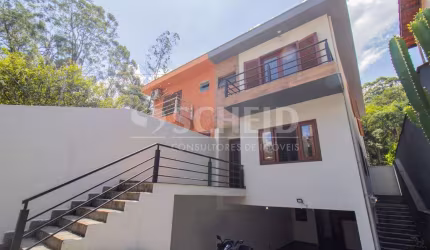 Casa de vila á venda no Morumbi. 3 suítes, 4 vagas