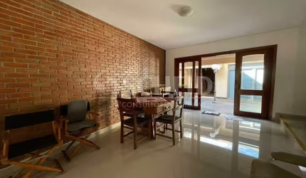 Alto da Boa Vista -casa reformada com  3 Dormitórios, 3 Vagas e Ótima Localização