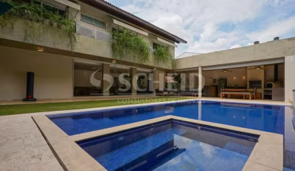 Casa reformada com 4 suítes e área externa no Jardim Guedala