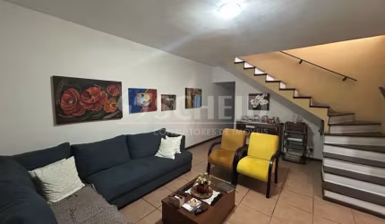 Casa à venda com 03 dormitórios e 02 vagas no Jardim Ubirajara