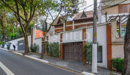 Casa para locação em Moema -  362m² - 4 Dormitórios - 1 Suíte -  3 banheiros - 5 Vagas