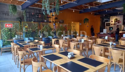 Comercial a venda , 2 amplos saloes, 5 banheiros, cozinha, Chacara Santo Antonio