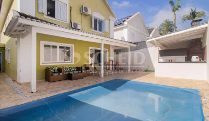 Casa a venda em condomínio fechado, segurança privada 24h no Bairro Alto da Boa Vista!
