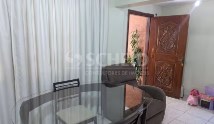 Casa térrea com 03 quartos, 02 banheiros, Varanda fechada em vidro, 02 vagas cobertas