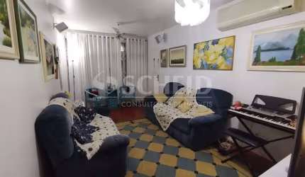 CASA DE VILA QUATRO QUARTOS UMA SUITE DUAS GARAGENS. OPORTUNIDADE !!!