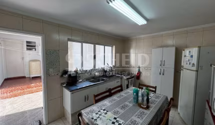 Sobrado à venda com 140m², 3 quartos e 2 vagas