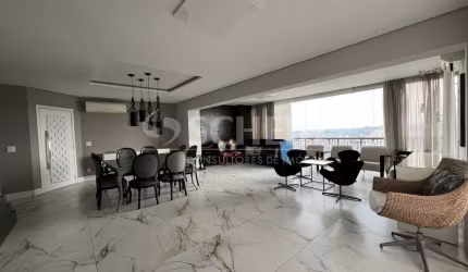 Cobertura á Venda no Jardim Marajoara com 240m², 3 quartos sendo 3 suítes, 4 vagas.