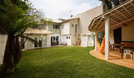 Casa à Venda  no bairro Alto da Boa Vista - SP com 292 m² Construídos e 444 m² de Terreno!