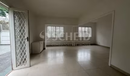Casa no Brooklin com 3 quartos sendo 1 suíte e 4 vagas de garagem.