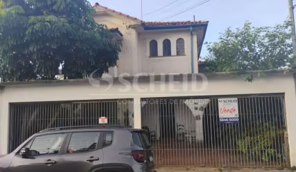 Casa à venda no Brooklin sendo 3 quartos e 4 vagas de garagem.