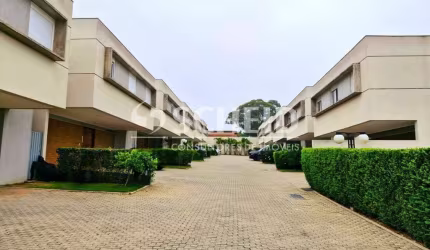 Casa para locação em condomínio fechado no bairro de Interlagos