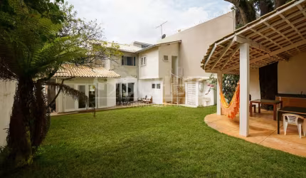 Casa para locação  no bairro Alto da Boa Vista - SP com 292 m² Construídos e 444 m² de Terreno!