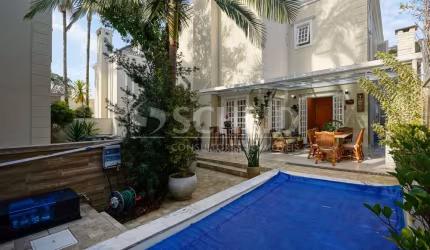 Casa de condomínio Alto da Boa Vista, com 4 suítes e recém reformada !
