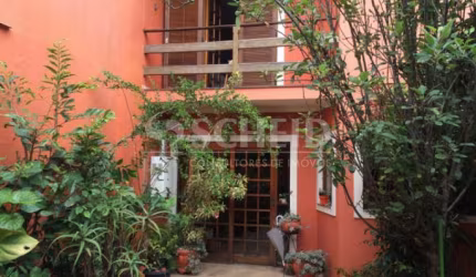 Casa com 220 de area util ,03 suites e 03 vagas mais quintal com churrasqueira