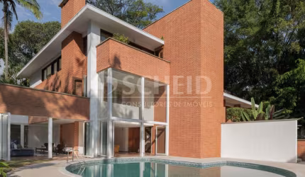 Excelente Casa - 1300m2 Construção - 3000m2 de Terreno
