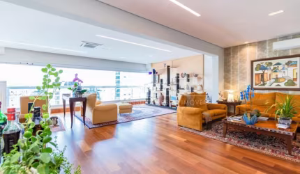 Apartamento de 3 Suítes de 275m localizado na melhor rua do Campo Belo!!!