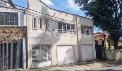 Sobrado Zona Mista com 03 quartos, 01 suíte, 04 banheiros e 02 vagas em 220m²