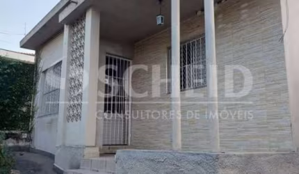 Casa térrea com amplo quintal, na Vila Santa Catarina, à venda