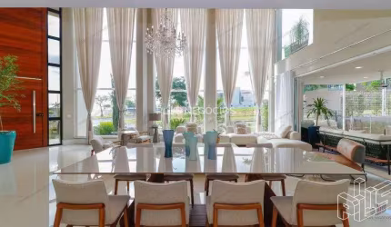 Casa à Venda no Alphaville 3: 3 Suítes, Piscina, Sala de Cinema, Área Gourmet e 4 Vagas, Votorantim