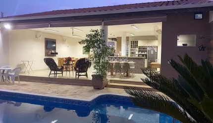 Casa à Venda no Centro de Votorantim - 3 Dormitórios, 3 Suítes Luxuosas, 400m² de Área Útil, Acabam