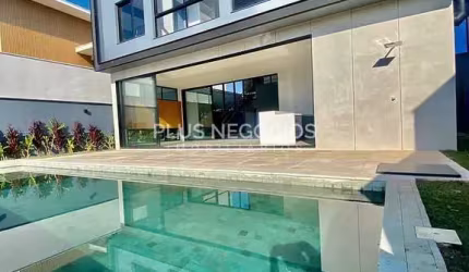 Luxuosa Casa à Venda com 4 Suítes no Alphaville Nova Esplanada 4 - Conforto, Sofisticação e Seguran