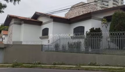Casa para venda e locação no Campolim com 450 m², 9 vagas de garagem, 3 suítes e escritório