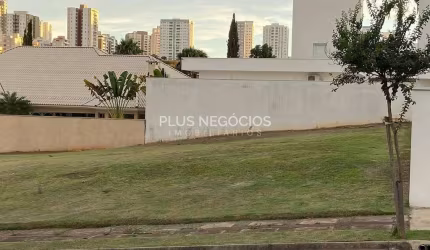 Terreno à venda no Condomínio Millenium em região mais valorizada de Sorocaba com área de lazer e s