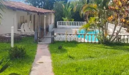 Chácara à Venda em Iperó, Bairro Araçoiabinha: 2 Casas, Área de Lazer, Piscina e Pomar