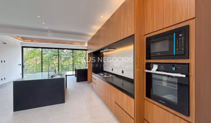Maravilhosa casa Térrea de Luxo com Automação, Piscina Aquecida e Área Gourmet no Alphaville Nova E