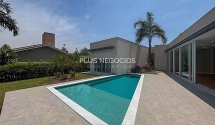 Lindíssima casa no condomínio Lago Azul Golfe clube em Araçoiaba da Serra. projeto atual com esquad
