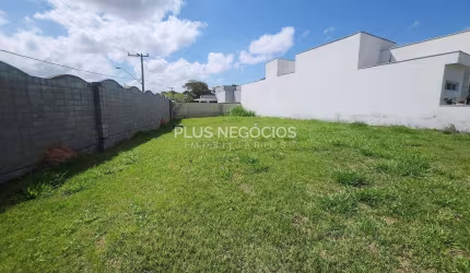 Terreno no Condomínio Villa Suíça, próximo a Prefeitura. Possui 470,85m² com Segurança e localizaçã