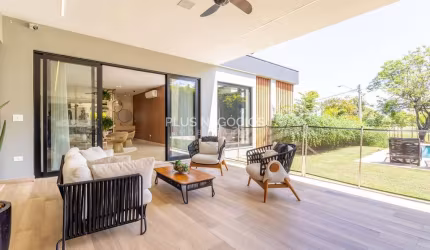 Casa à Venda com 4 Dormitórios, 3 Suítes e 500 m² de Área Útil no Condomínio Lago Azul Golf Clube –