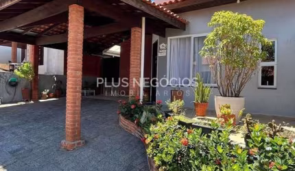 Casa à Venda no Condomínio Villa Paradiso – 3 Dormitórios, 2 Suítes, Segurança e Lazer na Zona Lest