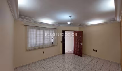 Excelente opção de casa térrea  à venda no  Jardim São Carlos, Sorocaba, SP. Excelente localização,