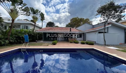 Casa Térrea de Alto Padrão a venda e locação no Condomínio Lago Azul Residencial e Golfe Clube