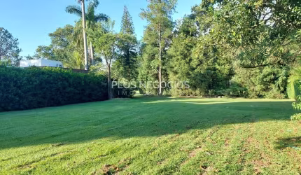 Lindo terreno a venda no condominio Lago Azul Golfe clube, planissimo, fundo para o campo de golfe,