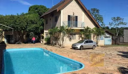 Chácara à Venda com 05 Quartos sendo 02 Suítes, Terreno total: 5.000 m², localizado no Bairro Santa