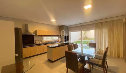 Casa à venda, no Condomínio Florais dos Lagos com 03 suítes com 230 m² construídos, móveis planejad